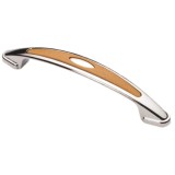 Cumpara ieftin Maner pentru mobila, din metal cu plastic, OZS-2077, lungime 120 mm, distanta gauri 96 mm, fag