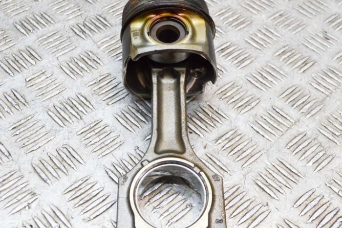 Piston BMW 5 G30 2019 OEM: 8508023,8598757 | 17700015