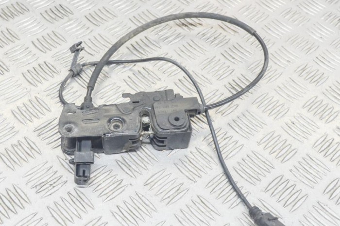 &Icirc;ncuietoare capota AUDI Q5 8R 2014 OEM: 8R2823531A,8K2823746,8K0823509F | 12480439