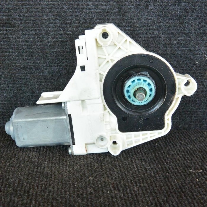 Motor macara geam ușă st&acirc;nga față PORSCHE CAYENNE 92A 2011 OEM: 8K0959801B 1916679