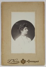 FOTOGRAF S. KORN , BUCURESTI , TANARA CU COC SI MARGELE , FOTOGRAFIE , 1904 foto