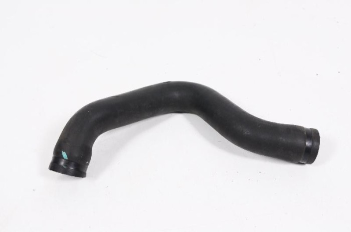 Furtun radiator răcire st&acirc;nga VOLVO V70 II SW 2006 OEM: 30723970 3352870