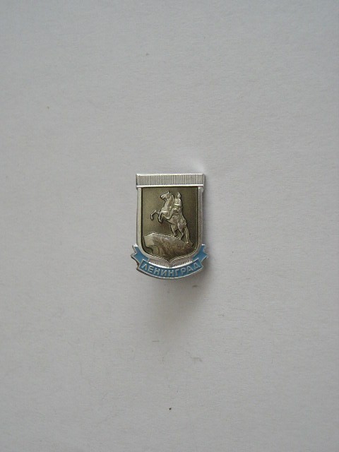 QW9 N3 77 - insigna - orase - Leningrad