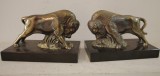 Superb set suporturi pentru cărți sculptură bizoni din alama masiva pe soclu din marmura