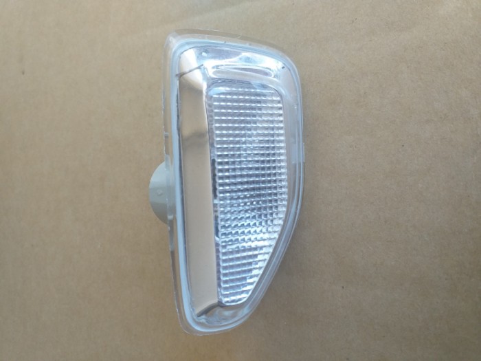 Lampa semnalizare aripa fata STANGA Logan 2 261651140R. Nou si original Renault