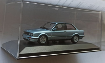 Macheta BMW seria 3 E30 Coupe 1986 silver blue metallic - Minichamps 1/43 foto