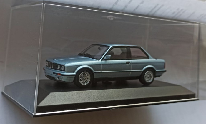 Macheta BMW seria 3 E30 Coupe 1986 silver blue metallic - Minichamps 1/43