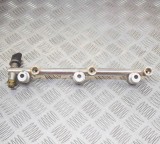 Rampa de combustibil st&acirc;nga PORSCHE CAYENNE 92A 2013 OEM: 03H133317P,06J906051C