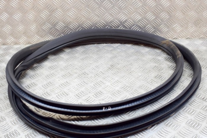 Garnitura ușă dreapta față LAND ROVER DISCOVERY V L462 2021 OEM: HY32-20708-AC,HY32-253A10-AC | 14881848