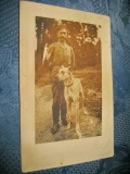 B93-I-Foto veche ofiter cu caine primul razboi. Probabil rus, marimi: 14/ 9 cm.