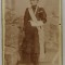 STUDIO PHOTOGRAPHIA NOUA , IASI , PORTRETUL UNEI FETITE CU PREMIU SCOLAR , FOTOGRAFIE C.D.V. , SFARSIT DE SECOL XIX