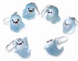Cumpara ieftin Set 6 brelocuri fosforescente cu fantome simpatice, pandantive din rasina, modele diferite, accesorii pentru chei, ghiozdan sau geanta, albastru