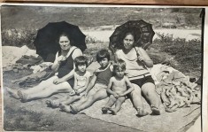 Foto interbelică la Techirghiol / Tekir - ghiol / tip CP / litoralul romanesc / moda la plaja / istoria modei, viata intre cele doua razboaie