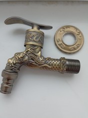 Robinet ci?mea ,pompa gradina de 1/2 ornamental foto