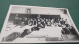 Cumpara ieftin FOTO TIP CARTE POSTALA LA LICEU IN COMUNISM