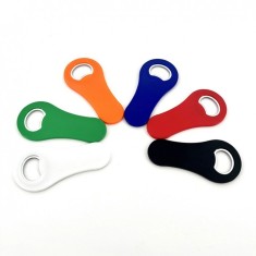 Desfacator de capace sticla, metal cu plastic dur, agatare usoara pe magnet, 10x5 cm