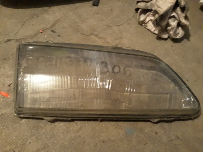 Sticla far stanga Peugeot 306