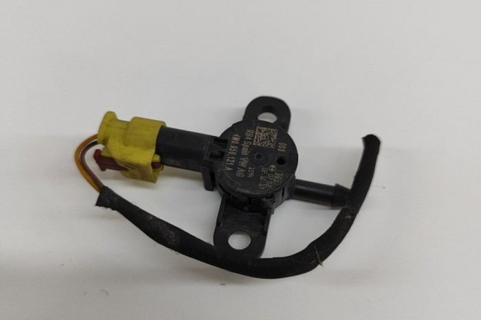 Senzor de impact dreapta față AUDI Q7 4M 2018 OEM: 4M0959121A 30422024