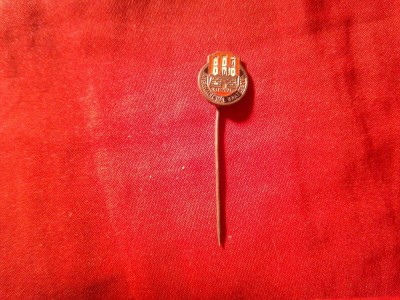 Insigna veche Club Fotbal Slovacia International Bratislava , metal si email , h=1,3cm foto