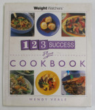 123 SUCCESS PLUS COOKBOOK by WENDY VEALE , 1998, PREZINTA HALOURI DE APA *