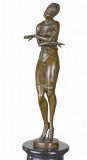 Femeie dezgolita - statueta din bronz pe soclu din marmura PAX012