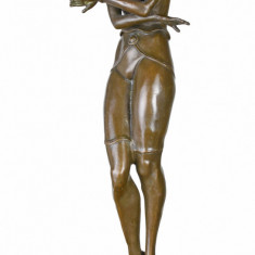 Femeie dezgolita - statueta din bronz pe soclu din marmura PAX012