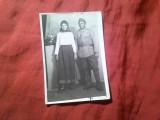 Fotografie mica Soldat roman din Bacova (azi in Buzias) judet Timis 1943 cu sotia , dim. 8.9x6cm