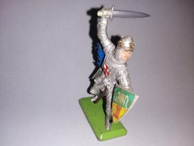 bnk jc Britains Deetail 691 - cavaler cu sabie si scut foto