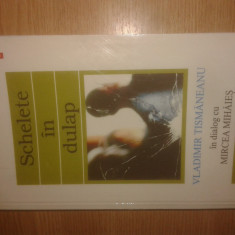 Vladimir Tismaneanu in dialog cu Mircea Mihaies - Schelete in dulap (2004)