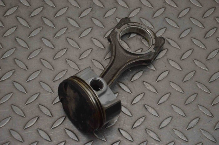 Piston PORSCHE 911 991 2016 OEM: 400A4793