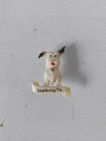Insigna vintage - caine / catel alb latos, Saalburg / TS, Germania plastic, 3cm, ac metalic, colectie