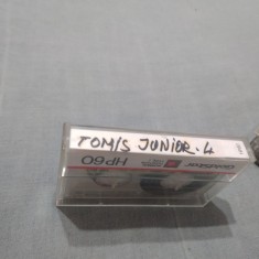 CASETA MUZICA DE PETRECERE-FORMATIA TOMIS JUNIOR 4 FARA COPERTA ORIGINALA foto