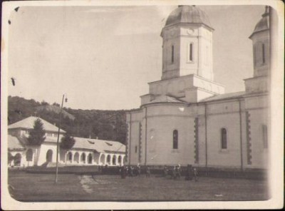 P817 Biserică, Rom&amp;acirc;nia interbelică foto