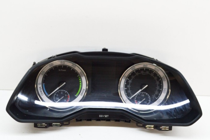 Ceas de bord SKODA SUPERB III Estate 3V5 2021 OEM: A3C0466800000,A3C0460160101,A2C90194901,3V0920954A,A2C90194601,A2C89616601 13722936