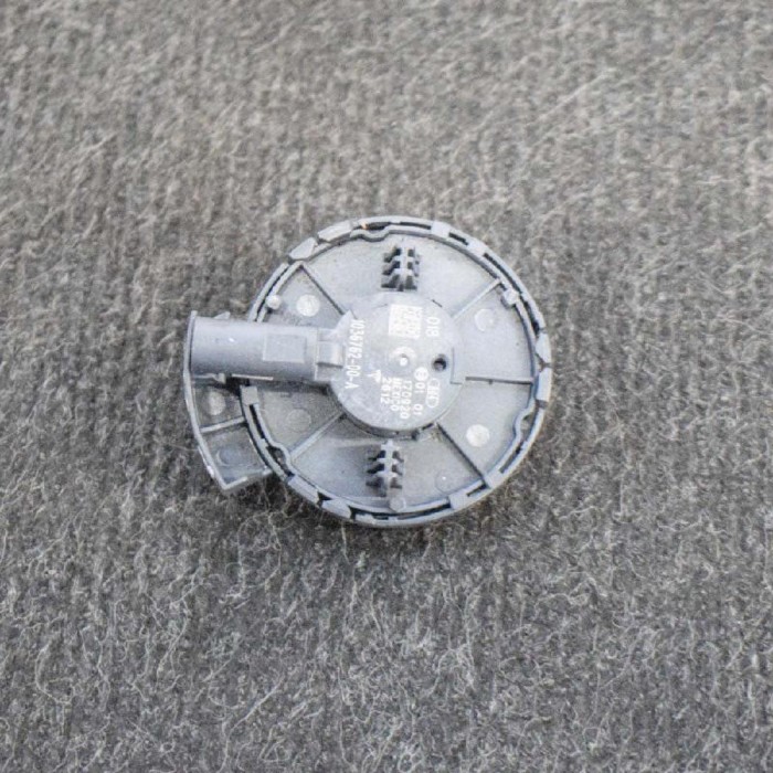 Senzor de impact st&acirc;nga față TESLA MODEL 3 2018 OEM: 1036762-00-A 10835625