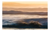 Tablou Canvas, "Valurile dimineții &icirc;n lumina aurie", Apus, Valuri, Ocean, Lumină, Reflexii, Culoare, Calm, Natură, Frumusețe, Serenitate, 39 x 26 cm,