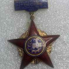 Insigna fruntaș în întrecerea socialistă 1965