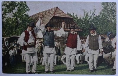 TANZENDE BAUERN ( GRUP DE PATRU TARANI DANSAND ) , CARTE POSTALA ILUSTRATA , POLICROMA , NECIRCULATA , PERIOADA INTERBELICA foto