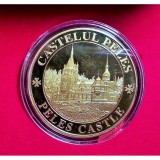 Medalie de Colec?ie &bdquo;Pele? ?i Peli?or &ndash; Perlele Coroanei&rdquo; &ndash; 40mm, Aurie &icirc;n Capsul? de Acryl