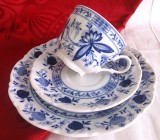 SET MIC DEJUN PORTELAN CU COBALT MITTERTEICH BAVARIA MODEL BLUE ONION CEASCA CAFEA CU FARFURII