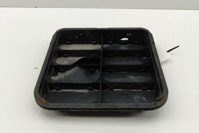 Grila de ventilație caroserie AUDI Q8 4MN 2024 OEM: 4M0819181B | 31866339