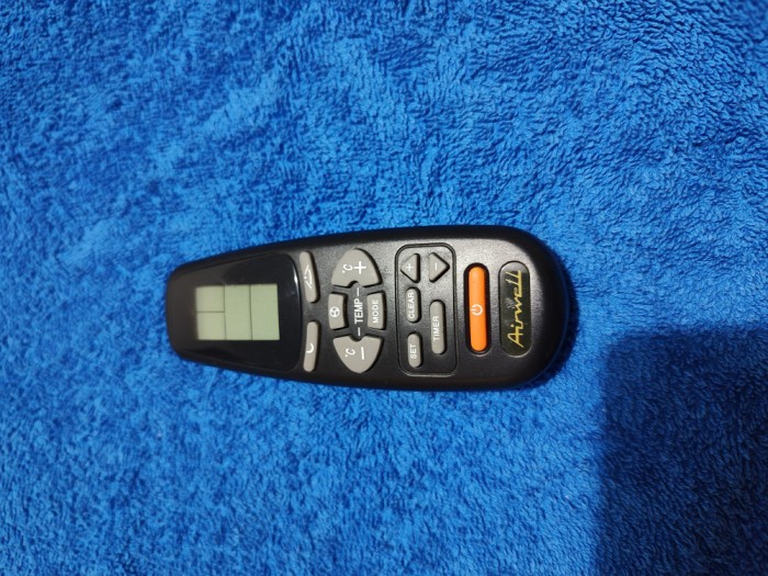 Telecomanda aer conditionat / telecomenzi aer conditionat ORIGINALE, AIRWELL , stare foarte buna, perfect functionala !!