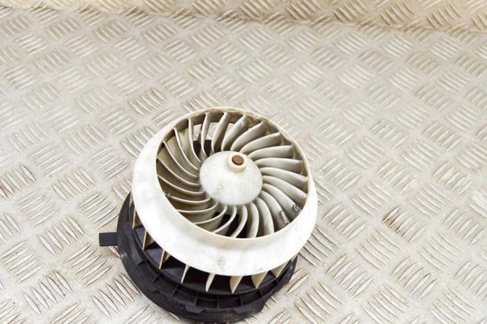 Ventilator aeroterma MERCEDES-BENZ C W205 2017 OEM: 0130309002,T1024850R-F,F011500093 10677390