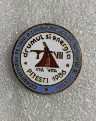 Insigna consfătuirea pe țară a lucrătorilor de drumuri și poduri Pitorești 1986 foto