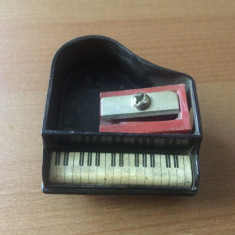 ascutitoare model pian perioada comunista epoca de aur RSR veche de colectie