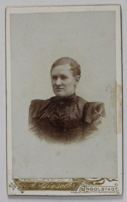 FOTOGRAFIE C.D.V. , STUDIO A. GIESLER , INGOLSTADT , DOAMNA CU PAR SCURT , SFARSITUL SEC. XIX foto