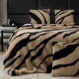 Cumpara ieftin Patura de lux cu fermoar din blana artificala de nurca 200x230cm+2 fete de perna 50x50cm,bej cu negru, imprimeu cu leopard-F058