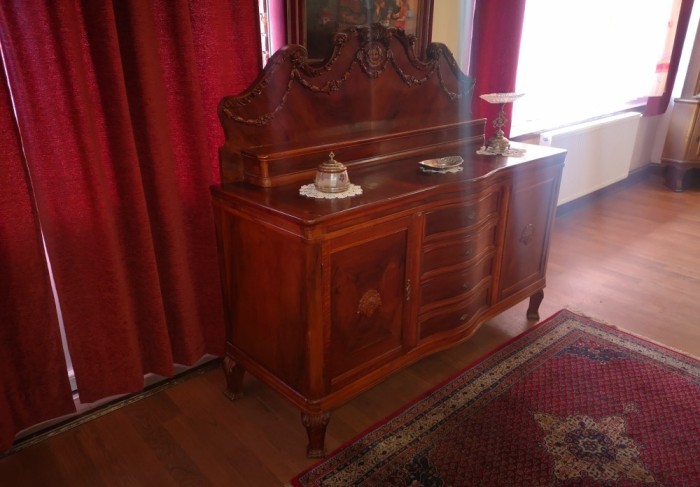 Servant vechi stil Neobaroc