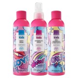 Cumpara ieftin Set cosmetice pentru copii Avon Kids, sampon si balsam 2in1, gel de dus, spray pentru descurcat parul, 200ml fiecare, multicolor