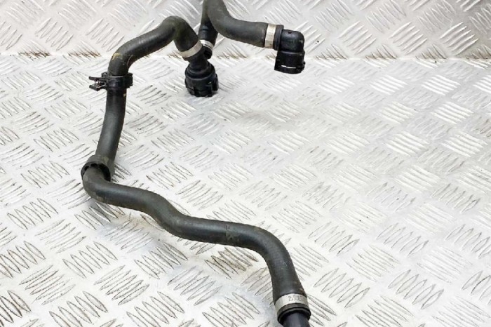Furtun de lichid de răcire BMW 3 F30, F80 2014 OEM: 8512420,17128512420 11473125